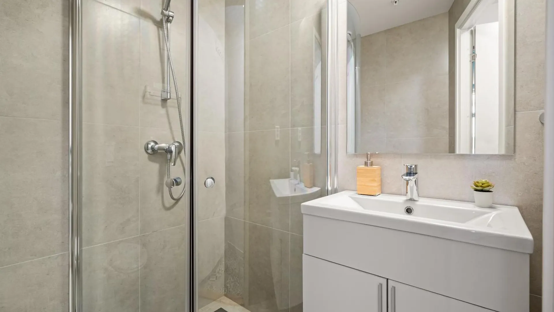 Apartamento One Of A Kind In Bergen I 7 Bedrooms I 15 Guests!